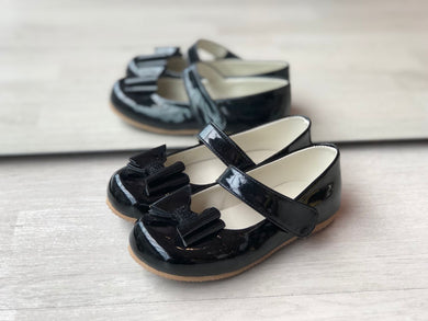 Pretty Black Shoes